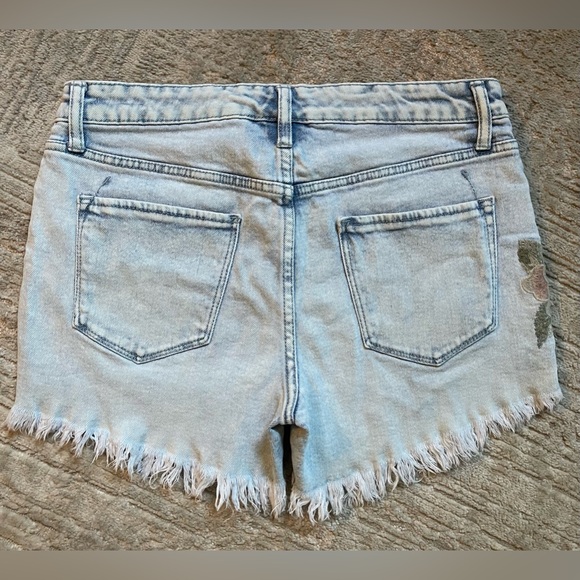 3/$15 LIKE NEW π΄ππππππ πππ-π
ππ π ππππ Jean shorts - Picture 5 of 7